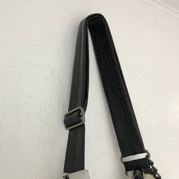 Vegan Floral embellished purse 🌸 - Picture 5 of 7